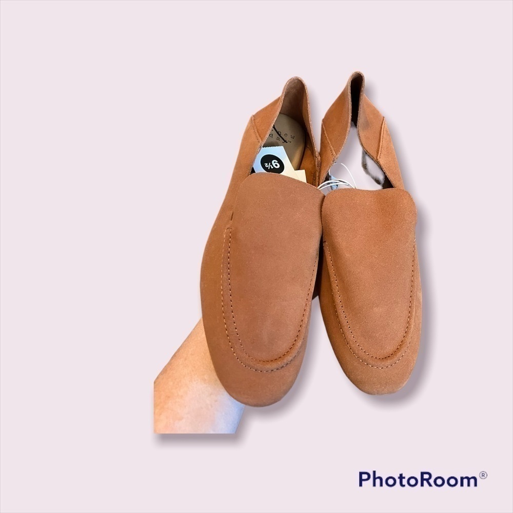 A. NEW DAY WEAR AS A SUEDE LOAFER OR MULE CONGAC SIZE 9.5 NEW WITH TAGS